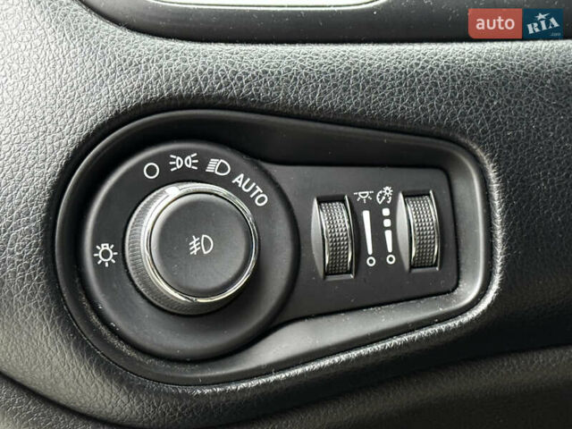 Белый Джип Ренегат, объемом двигателя 2.4 л и пробегом 158 тыс. км за 10999 $, фото 28 на Automoto.ua