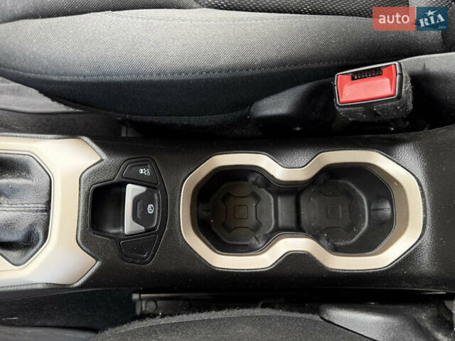 Джип Ренегат 2016 в Ивано-Франковске на Automoto.ua Белый Джип Ренегат, объемом двигателя 2.36 л и пробегом 177 тыс. км за 14500 $, фото 22 на Automoto.ua