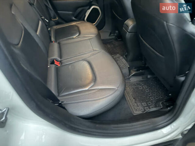 Белый Джип Ренегат, объемом двигателя 2.4 л и пробегом 128 тыс. км за 12999 $, фото 20 на Automoto.ua