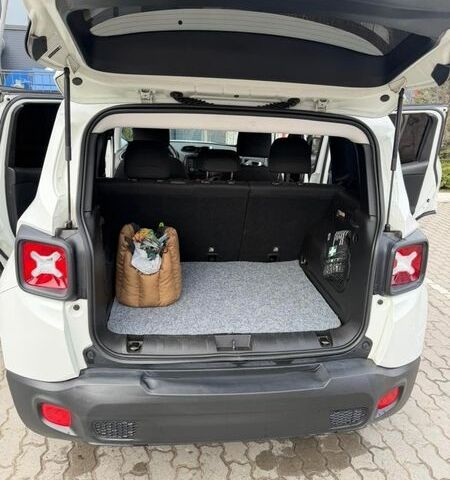 Білий Джип Ренегат, об'ємом двигуна 2.36 л та пробігом 171 тис. км за 12200 $, фото 12 на Automoto.ua