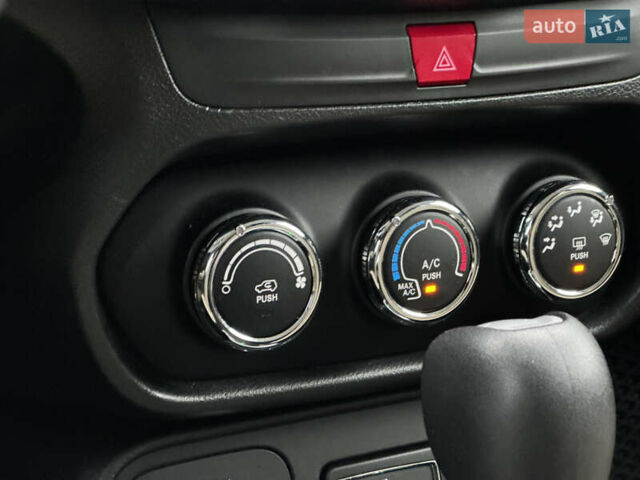 Белый Джип Ренегат, объемом двигателя 2.4 л и пробегом 158 тыс. км за 10999 $, фото 27 на Automoto.ua