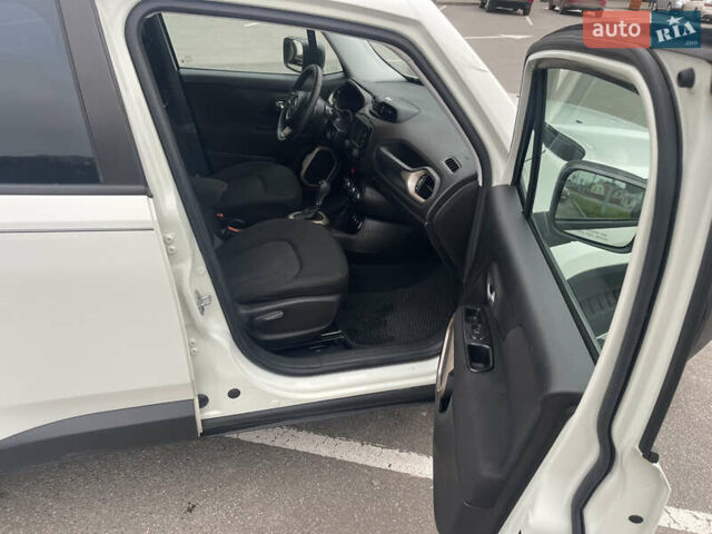 Білий Джип Ренегат, об'ємом двигуна 2.36 л та пробігом 128 тис. км за 12000 $, фото 11 на Automoto.ua