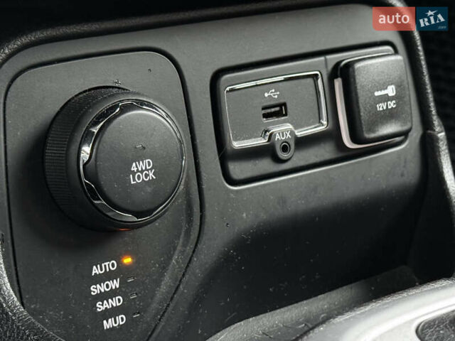 Белый Джип Ренегат, объемом двигателя 2.4 л и пробегом 158 тыс. км за 10999 $, фото 34 на Automoto.ua