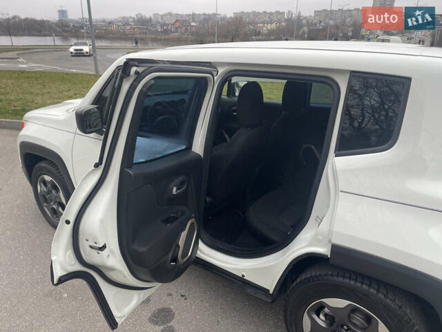 Білий Джип Ренегат, об'ємом двигуна 2.36 л та пробігом 128 тис. км за 12000 $, фото 9 на Automoto.ua