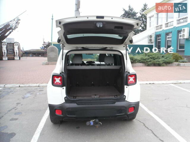 Белый Джип Ренегат, объемом двигателя 2.4 л и пробегом 157 тыс. км за 11700 $, фото 5 на Automoto.ua