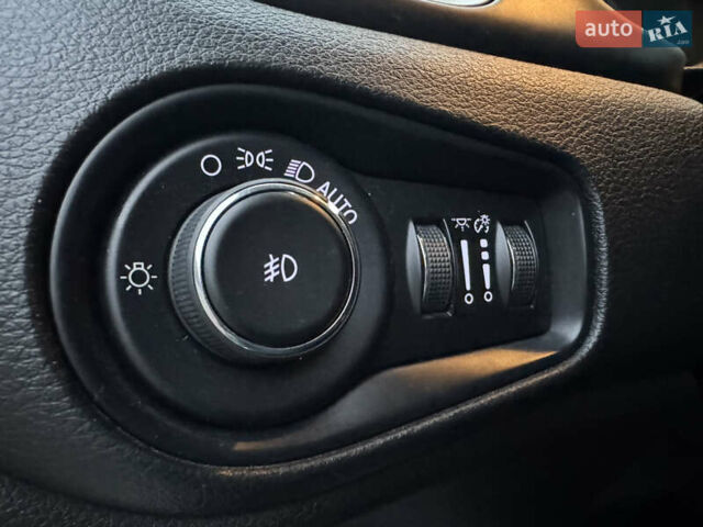 Белый Джип Ренегат, объемом двигателя 2.4 л и пробегом 128 тыс. км за 12999 $, фото 34 на Automoto.ua