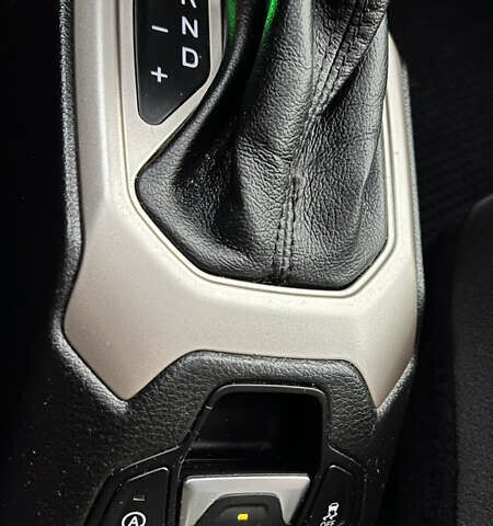 Джип Ренегат 2016 в Одессе на Automoto.ua Белый Джип Ренегат, объемом двигателя 1.96 л и пробегом 96 тыс. км за 15500 $, фото 8 на Automoto.ua