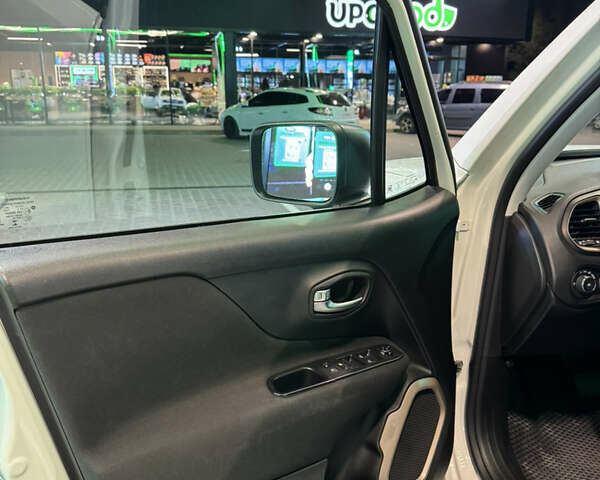 Белый Джип Ренегат, объемом двигателя 2.36 л и пробегом 165 тыс. км за 12300 $, фото 11 на Automoto.ua