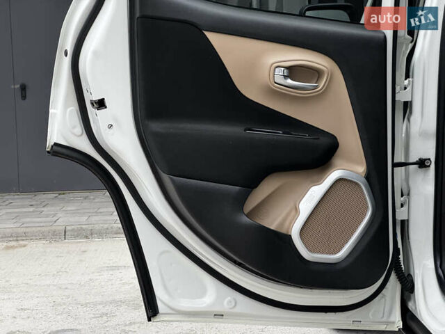 Белый Джип Ренегат, объемом двигателя 2.4 л и пробегом 158 тыс. км за 10999 $, фото 21 на Automoto.ua