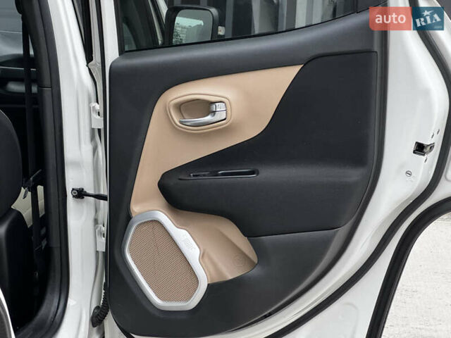 Белый Джип Ренегат, объемом двигателя 2.4 л и пробегом 158 тыс. км за 10999 $, фото 22 на Automoto.ua