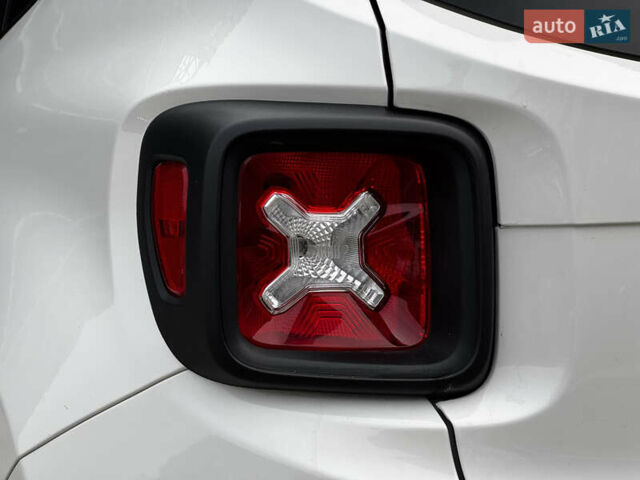 Белый Джип Ренегат, объемом двигателя 2.4 л и пробегом 158 тыс. км за 10999 $, фото 13 на Automoto.ua