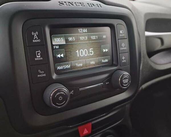 Белый Джип Ренегат, объемом двигателя 2.36 л и пробегом 167 тыс. км за 9700 $, фото 6 на Automoto.ua