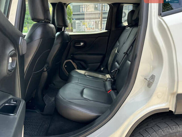 Белый Джип Ренегат, объемом двигателя 2.4 л и пробегом 125 тыс. км за 12900 $, фото 6 на Automoto.ua