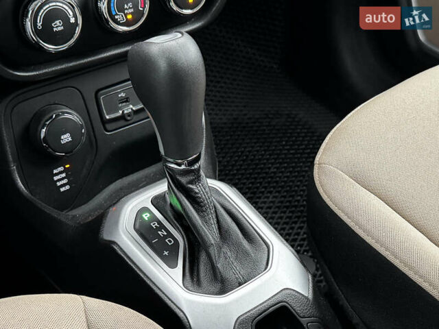 Белый Джип Ренегат, объемом двигателя 2.4 л и пробегом 158 тыс. км за 10999 $, фото 35 на Automoto.ua