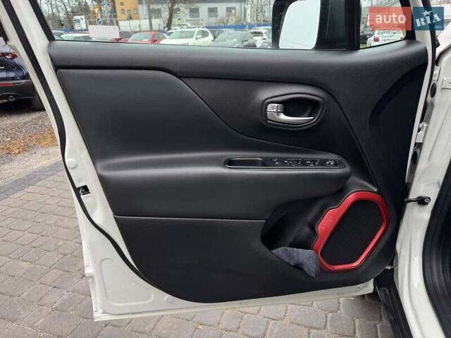 Белый Джип Ренегат, объемом двигателя 2.4 л и пробегом 120 тыс. км за 14900 $, фото 18 на Automoto.ua