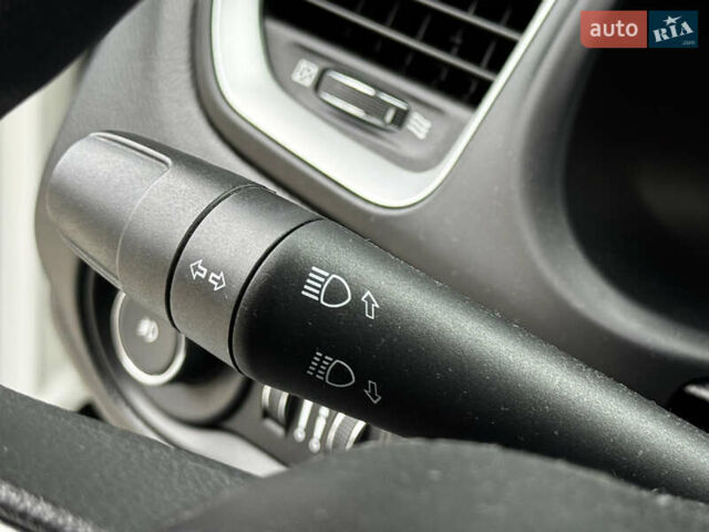 Белый Джип Ренегат, объемом двигателя 2.4 л и пробегом 158 тыс. км за 10999 $, фото 31 на Automoto.ua