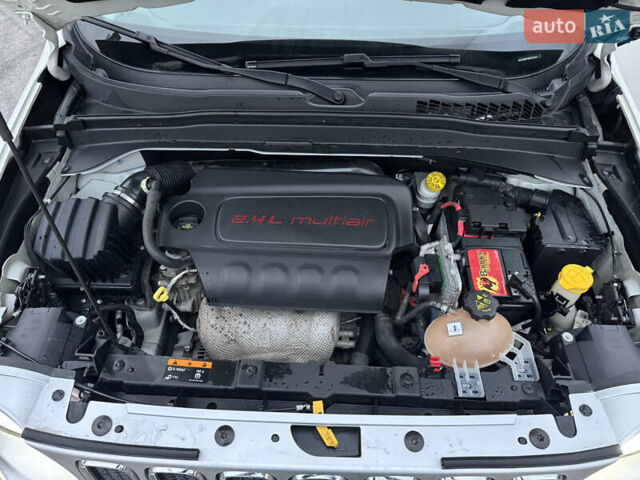 Белый Джип Ренегат, объемом двигателя 2.4 л и пробегом 128 тыс. км за 12999 $, фото 45 на Automoto.ua