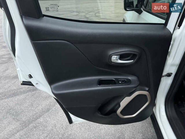 Белый Джип Ренегат, объемом двигателя 2.4 л и пробегом 128 тыс. км за 12999 $, фото 25 на Automoto.ua