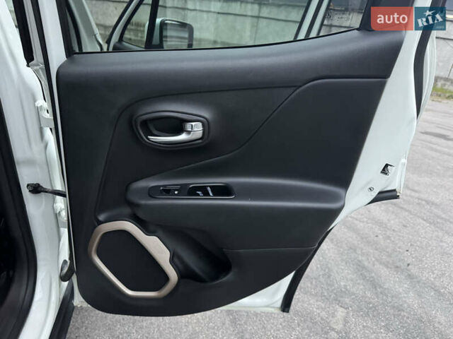 Белый Джип Ренегат, объемом двигателя 2.4 л и пробегом 128 тыс. км за 12999 $, фото 22 на Automoto.ua