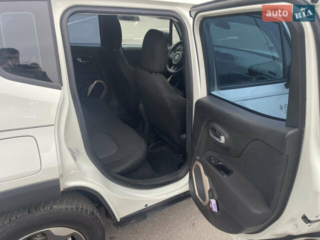 Білий Джип Ренегат, об'ємом двигуна 2.36 л та пробігом 128 тис. км за 12000 $, фото 10 на Automoto.ua