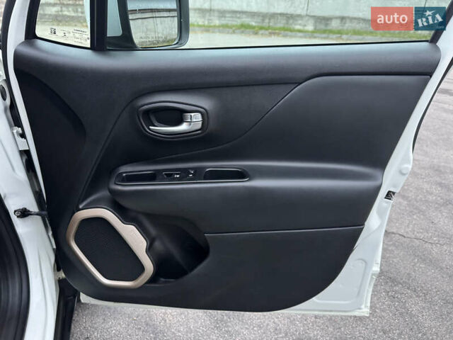 Белый Джип Ренегат, объемом двигателя 2.4 л и пробегом 128 тыс. км за 12999 $, фото 19 на Automoto.ua