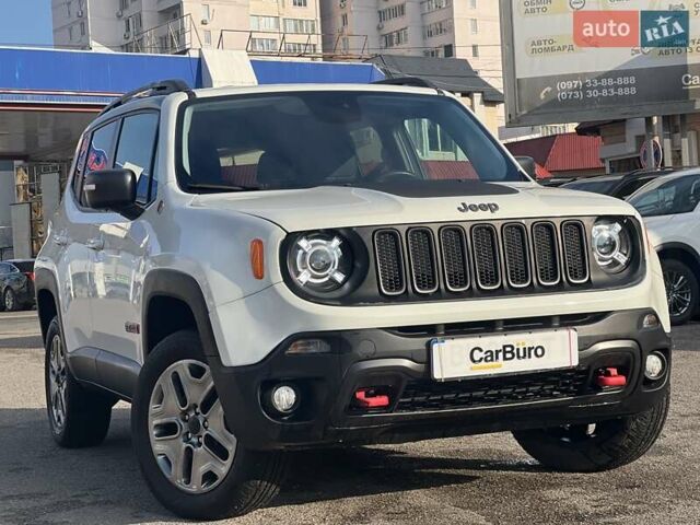 Білий Джип Ренегат, об'ємом двигуна 2.36 л та пробігом 61 тис. км за 14800 $, фото 3 на Automoto.ua