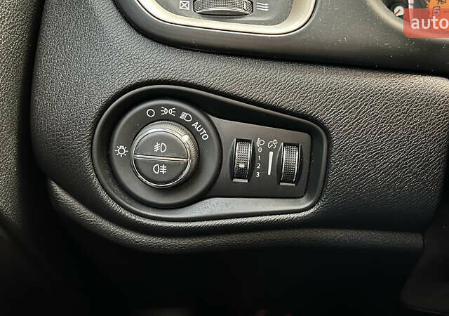 Білий Джип Ренегат, об'ємом двигуна 2 л та пробігом 99 тис. км за 16600 $, фото 11 на Automoto.ua