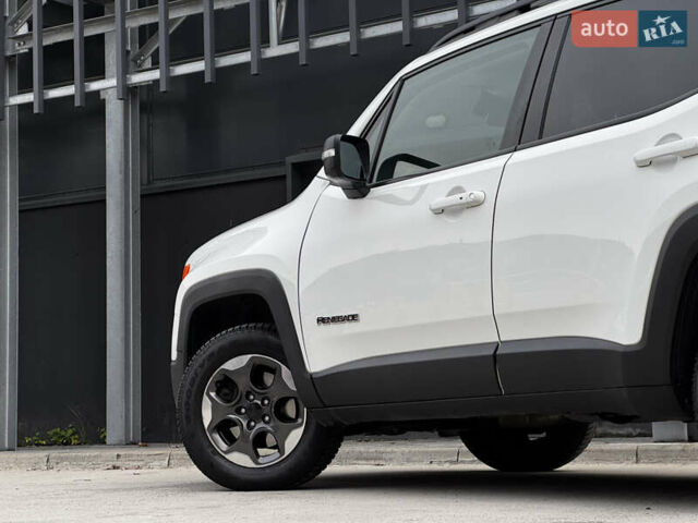 Белый Джип Ренегат, объемом двигателя 2.4 л и пробегом 158 тыс. км за 10999 $, фото 7 на Automoto.ua