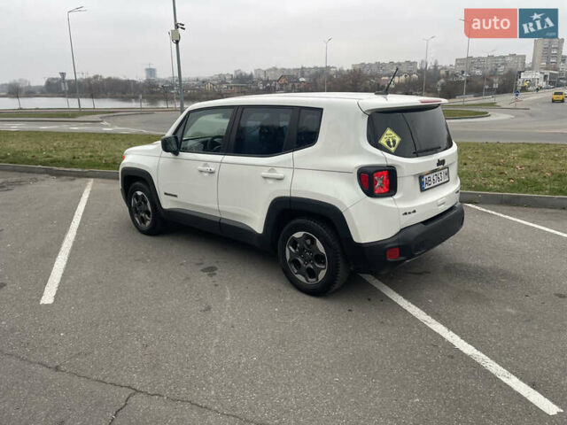 Білий Джип Ренегат, об'ємом двигуна 2.36 л та пробігом 128 тис. км за 12000 $, фото 6 на Automoto.ua