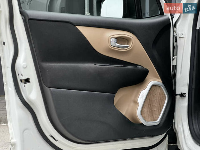 Белый Джип Ренегат, объемом двигателя 2.4 л и пробегом 158 тыс. км за 10999 $, фото 19 на Automoto.ua