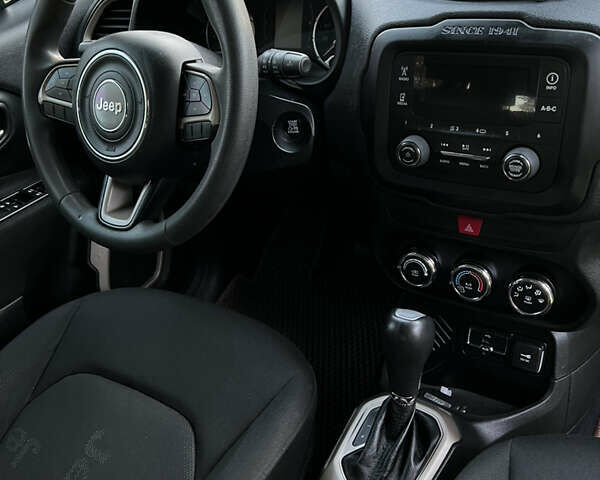 Белый Джип Ренегат, объемом двигателя 2.36 л и пробегом 250 тыс. км за 11400 $, фото 4 на Automoto.ua