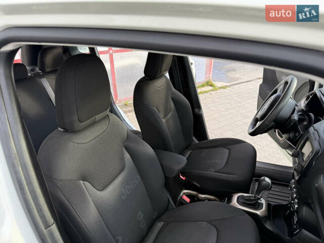 Джип Ренегат 2016 в Ивано-Франковске на Automoto.ua Белый Джип Ренегат, объемом двигателя 2.36 л и пробегом 177 тыс. км за 14500 $, фото 13 на Automoto.ua