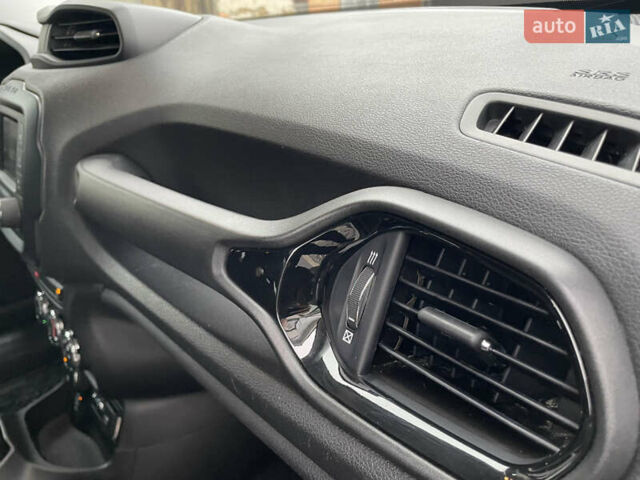 Білий Джип Ренегат, об'ємом двигуна 2.4 л та пробігом 233 тис. км за 11700 $, фото 36 на Automoto.ua