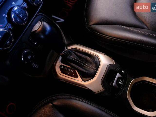 Білий Джип Ренегат, об'ємом двигуна 2.4 л та пробігом 131 тис. км за 13900 $, фото 40 на Automoto.ua