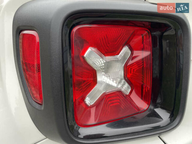 Білий Джип Ренегат, об'ємом двигуна 2.4 л та пробігом 233 тис. км за 11700 $, фото 26 на Automoto.ua