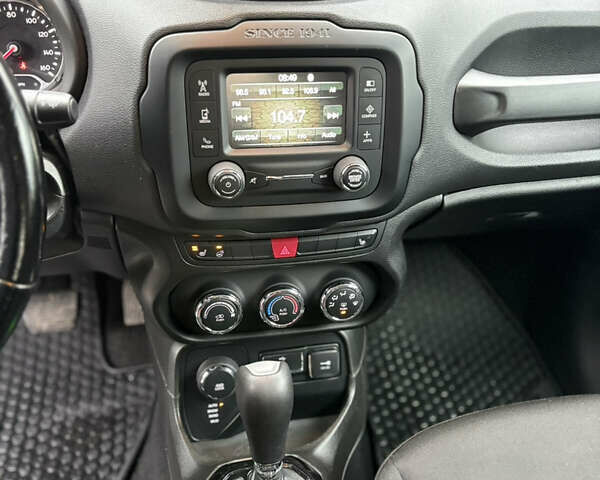 Білий Джип Ренегат, об'ємом двигуна 2.4 л та пробігом 230 тис. км за 12300 $, фото 26 на Automoto.ua