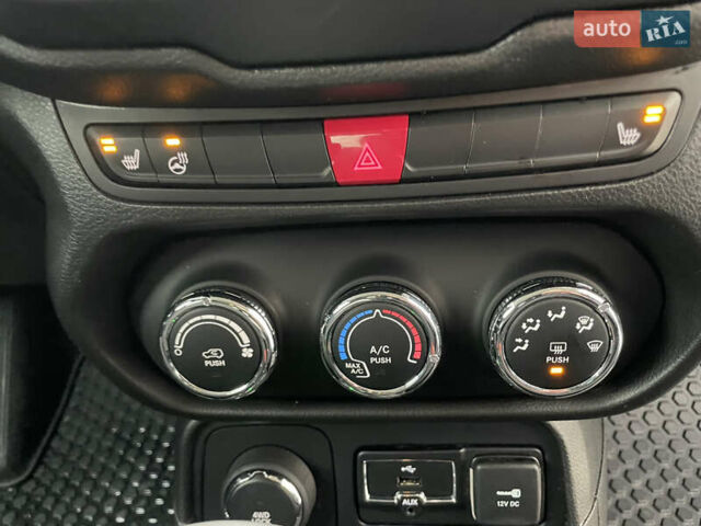 Білий Джип Ренегат, об'ємом двигуна 2.4 л та пробігом 233 тис. км за 11700 $, фото 37 на Automoto.ua