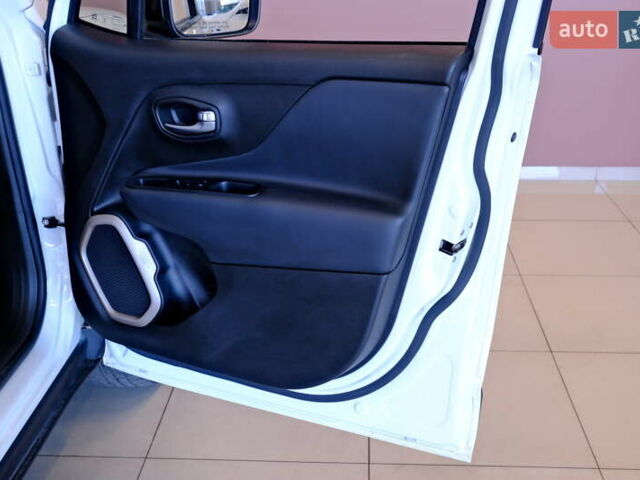 Білий Джип Ренегат, об'ємом двигуна 2.4 л та пробігом 131 тис. км за 13900 $, фото 53 на Automoto.ua