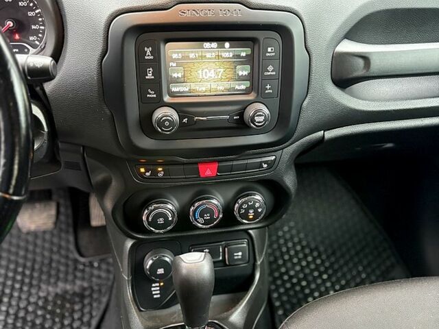 Білий Джип Ренегат, об'ємом двигуна 2.4 л та пробігом 230 тис. км за 12300 $, фото 11 на Automoto.ua