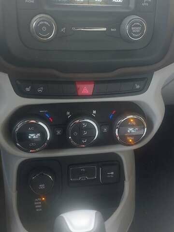 Белый Джип Ренегат, объемом двигателя 2.36 л и пробегом 155 тыс. км за 11500 $, фото 16 на Automoto.ua