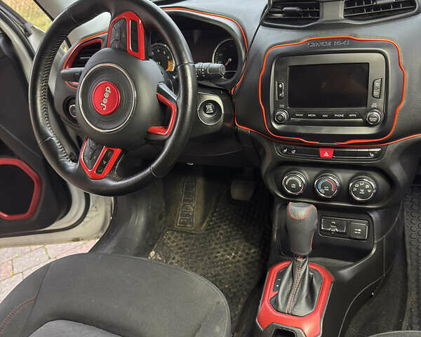 Белый Джип Ренегат, объемом двигателя 2.36 л и пробегом 107 тыс. км за 16500 $, фото 14 на Automoto.ua