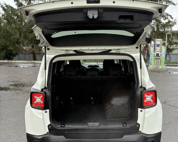 Білий Джип Ренегат, об'ємом двигуна 2.4 л та пробігом 230 тис. км за 12300 $, фото 14 на Automoto.ua