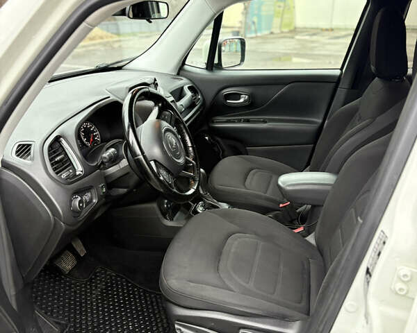 Білий Джип Ренегат, об'ємом двигуна 2.4 л та пробігом 230 тис. км за 12300 $, фото 23 на Automoto.ua