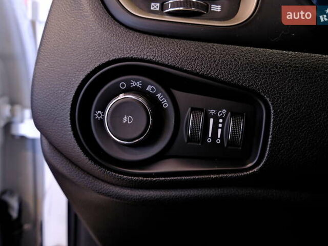 Білий Джип Ренегат, об'ємом двигуна 2.4 л та пробігом 131 тис. км за 13900 $, фото 31 на Automoto.ua