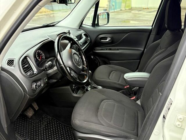 Білий Джип Ренегат, об'ємом двигуна 2.4 л та пробігом 230 тис. км за 12300 $, фото 9 на Automoto.ua