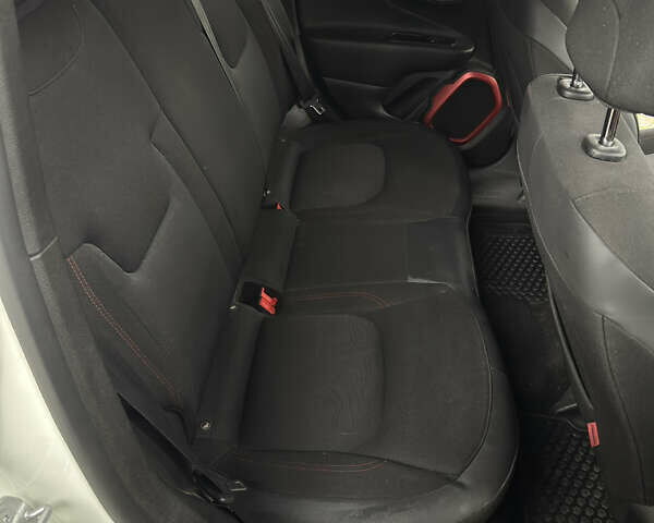 Белый Джип Ренегат, объемом двигателя 2.36 л и пробегом 107 тыс. км за 16500 $, фото 16 на Automoto.ua