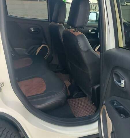 Белый Джип Ренегат, объемом двигателя 2.36 л и пробегом 147 тыс. км за 14000 $, фото 7 на Automoto.ua