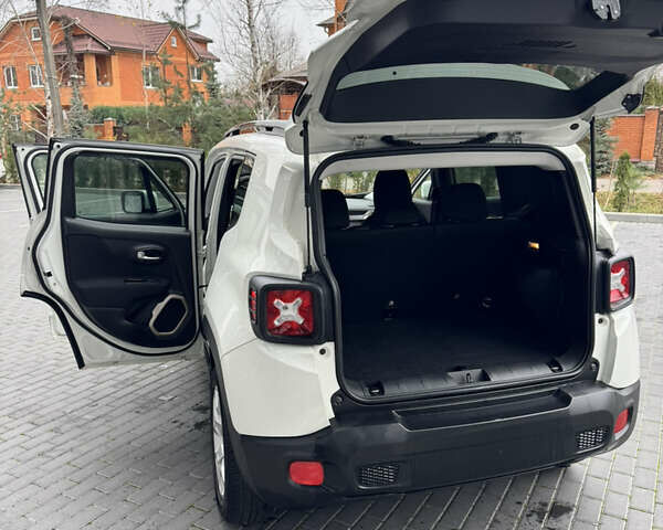 Белый Джип Ренегат, объемом двигателя 2.36 л и пробегом 112 тыс. км за 13500 $, фото 3 на Automoto.ua