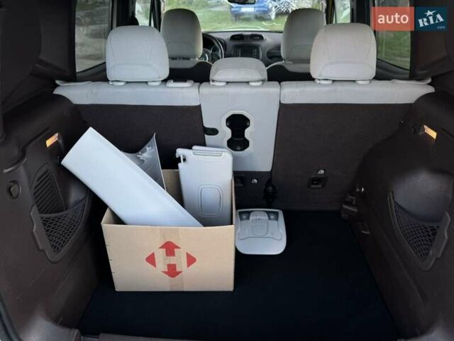 Белый Джип Ренегат, объемом двигателя 2.36 л и пробегом 155 тыс. км за 11500 $, фото 11 на Automoto.ua