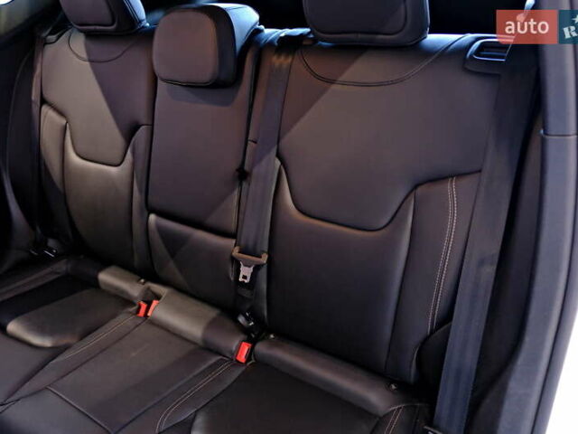 Білий Джип Ренегат, об'ємом двигуна 2.4 л та пробігом 131 тис. км за 13900 $, фото 48 на Automoto.ua